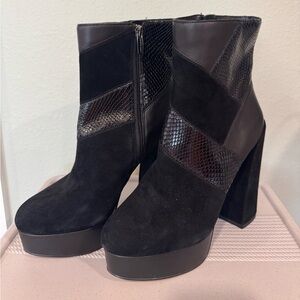 NWOT Vince Camuto Gilisama Black Leather & Suede Platform Boots, Sz 9,